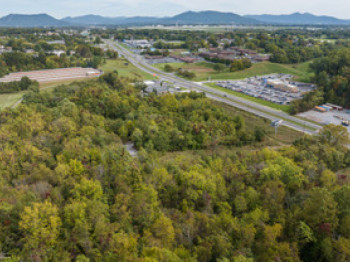 LAWSON BREAKS GROUND ON SMITH RIDGE COMMONS IN ROANOKE, VA